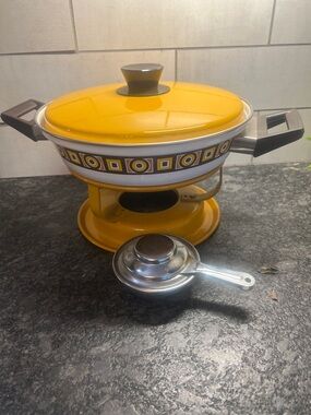 Siena Retro Yellow Fondue /Chafing Pot with Geometric Banding
